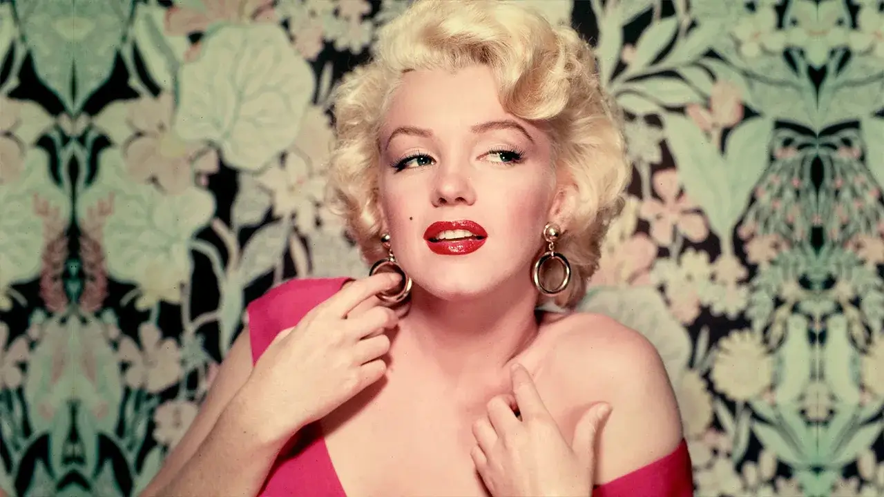 How Marilyn Monroe Turned Her Facial Defects into Assets