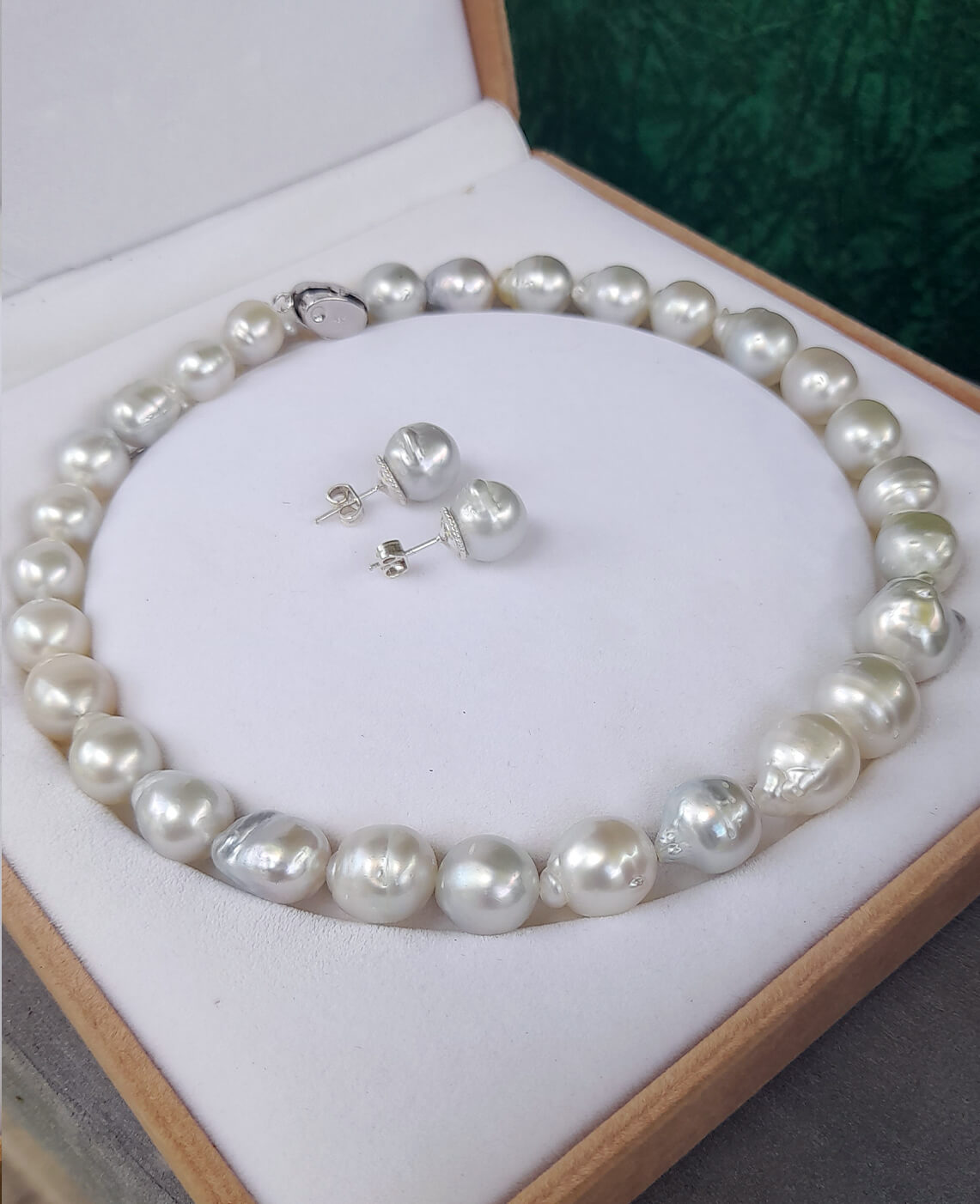 Definitive South Sea Pearl Necklace & Earrings Set ##423
